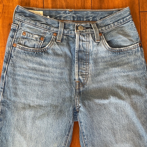 Levi’s 501 Blue Jeans with Distressed Detail Size 24 - Picture 2 of 6